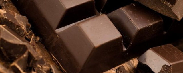 Ученые выявили пользу горького шоколада при лечении хронического кашля