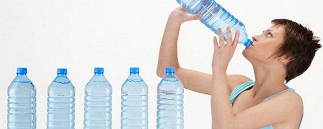 Ученые заявили, что человеку достаточно выпивать до 1,8 литра воды в день