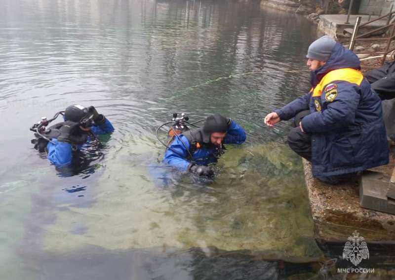 ЧЕЧНЯ. Чеченские спасатели-водолазы провели подводные тренировки на Голубом озере