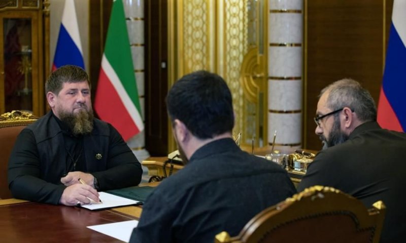 ЧЕЧНЯ. Рамзан Кадыров наградил отличившихся работников регионального минздрава