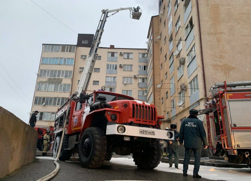 ЧЕЧНЯ. Сотрудники МЧС при пожаре в Грозном спасли 10 человек