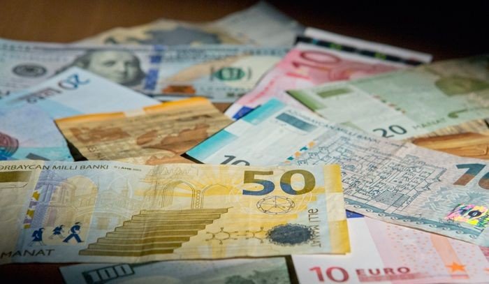 Доллар и евро продолжили рост