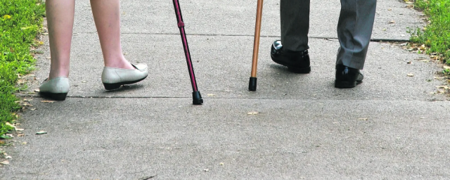 Ученые доказали пользу ходьбы для пожилых людей