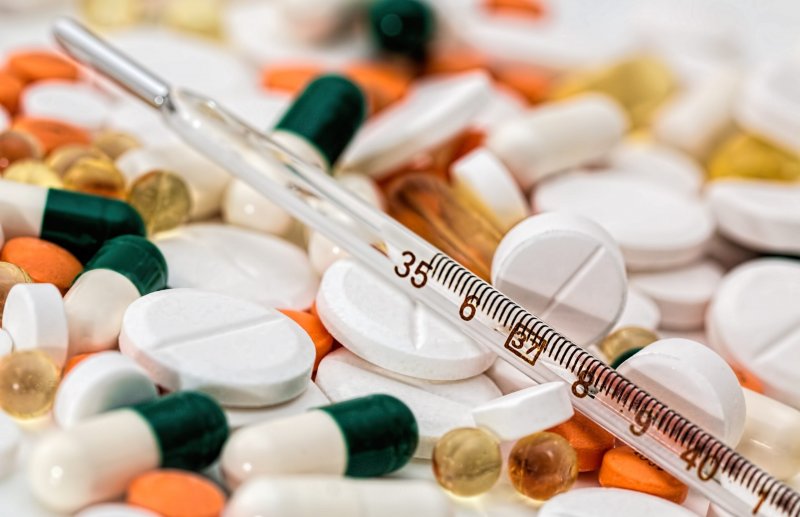 За продажу лекарств без рецепта фармацевтов накажут рублем