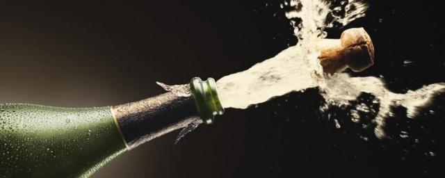 Физики: Откупоривание бутылки шампанского вызывает ударную волну