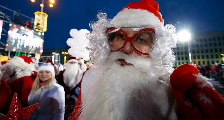 В Москве Дед Мороз посохом избил прохожего, который отказался рассказать стихотворение