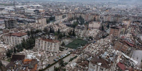 Число жертв землетрясения в Турции превысило 8,5 тыс. человек