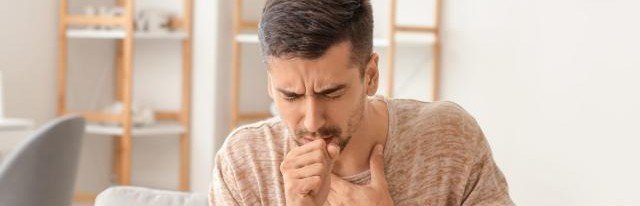 Пульмонолог Карабиненко рассказал, о каких болезнях может предупреждать кашель