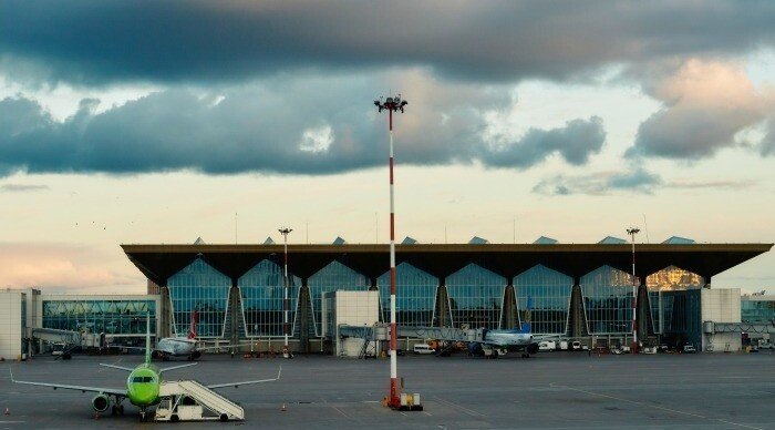 В аэропорту Петербурга обнаружена микроволновка, начиненная наркотиками
