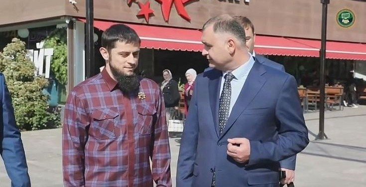 ЧЕЧНЯ.  Президент Южной Осетии совершил прогулку по Грозному