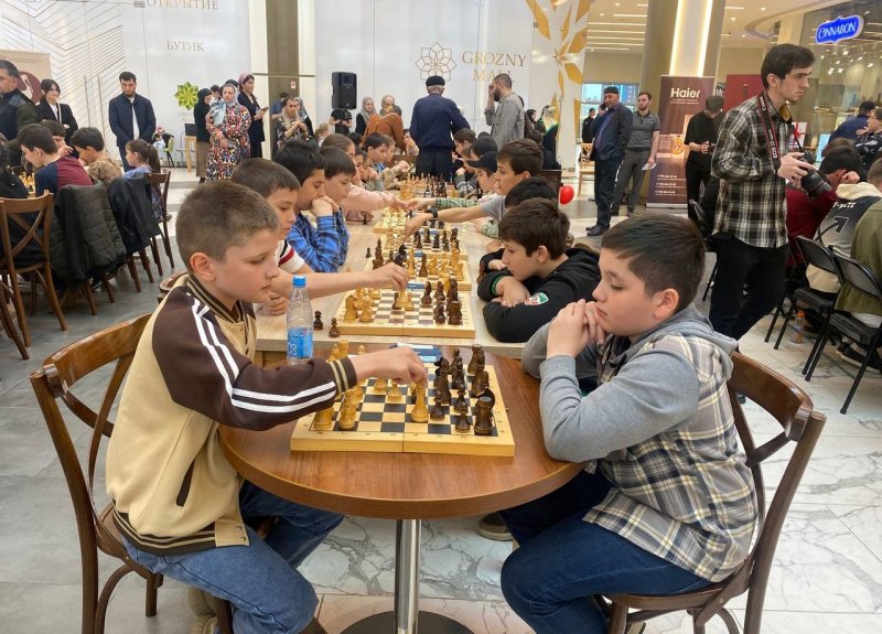 ЧЕЧНЯ. Чеченские школьники приняли участие в шахматном поединке