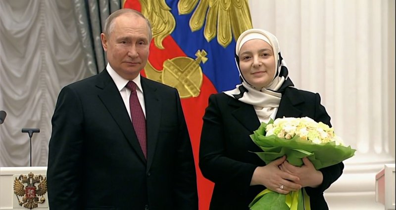 ЧЕЧНЯ. Президент РФ наградил М. Кадырову званием «Мать-героиня»