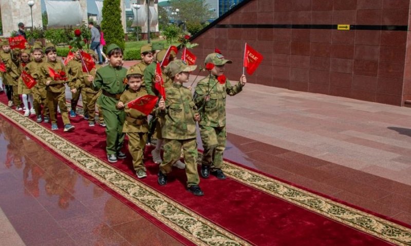 ЧЕЧНЯ. Сыновья Рамзана Кадырова приняли участие в акции, посвященной героям ВОВ