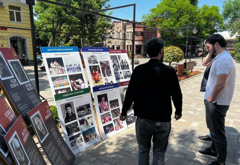 ЧЕЧНЯ. В Грозном прошла выставка «Спортивная слава Чечни» и «Основоположники чеченской литературы»