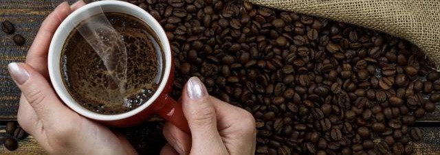 Излишнее употребление кофе и энергетиков может вызвать зависимость от кофеина