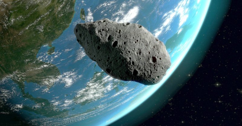 К Земле приближается  опасный астероид