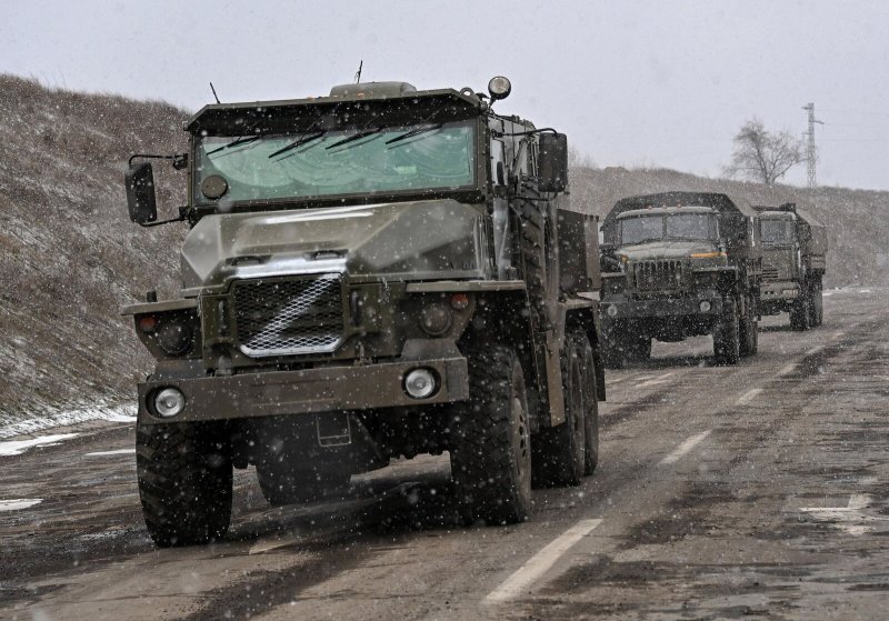 Министр обороны РФ поздравил военных автомобилистов с профессиональным праздником