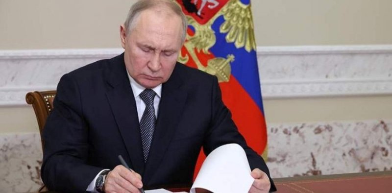 Президент РФ подписал указ об упрощенном гражданстве для заключивших контракты в период СВО
