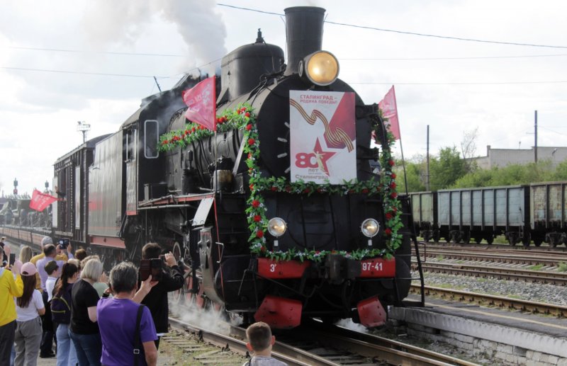 ВОЛГОГРАД.  Ретро-поезд «Воинский эшелон» сделал остановку в Камышине