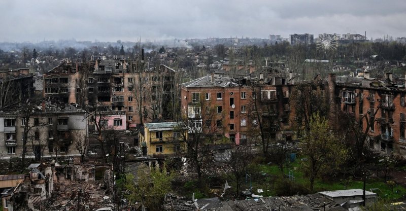 ВСУ при отступлении подожгли в Артемовске многоэтажку с жильцами