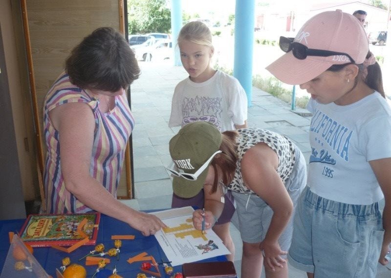 АСТРАХАНЬ.   В Камызякской детской библиотеке проходит День апельсинового настроения