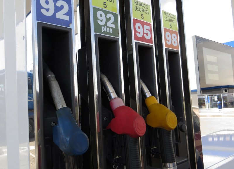 Цена на бензин в РФ побила рекорд почти двухлетней давности