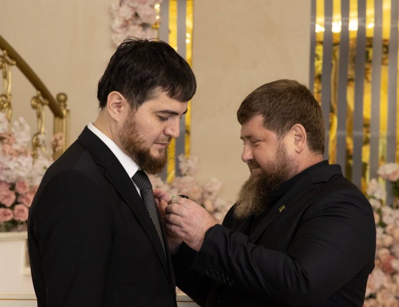 ЧЕЧНЯ.  Министр здравоохранения ЧР награжден медалью «За заслуги перед Чеченской Республикой»