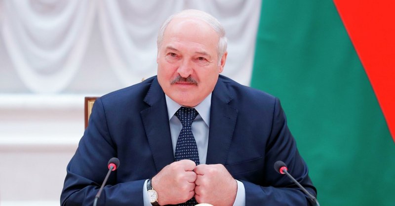 Лукашенко: Если рухнет Россия, все останутся под обломками