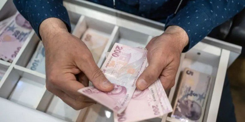 Турецкая лира упала на 1% после назначения нового министра финансов