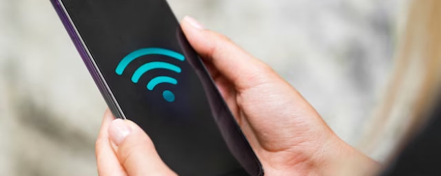В Роскачестве порекомендовали удалять старые данные Wi-Fi-сетей в смартфоне