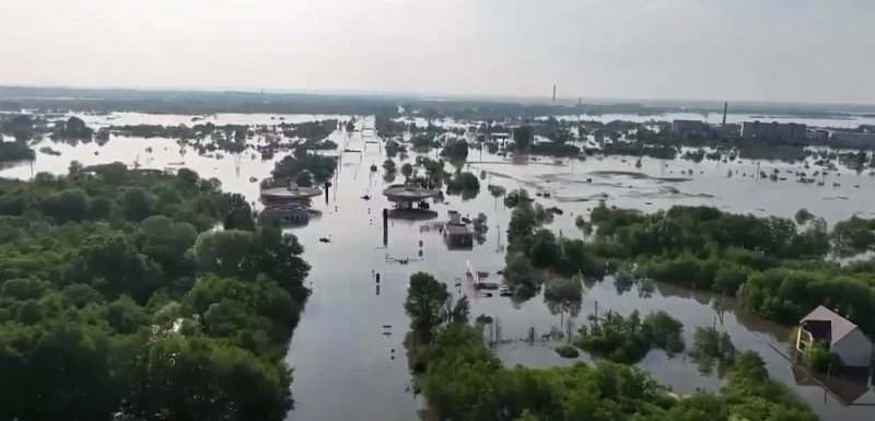 В зоне бедствия Каховской ГЭС оказалось до 40 тысяч человек