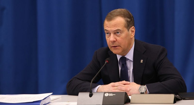 Зампред Совета безопасности РФ Д. Медведев призвал перейти в наступление