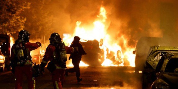 Более 400 человек задержаны в ходе беспорядков во Франции — СМИ