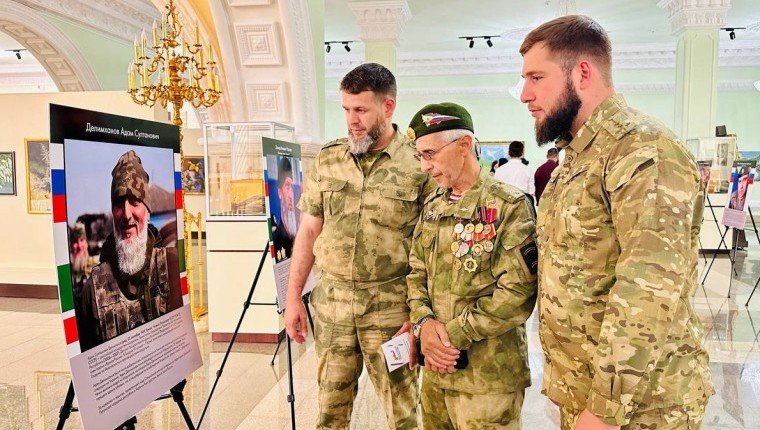 ЧЕЧНЯ. Чеченские росгвардейцы приняли участие в открытии выставки «Воины Отечества» в Грозном
