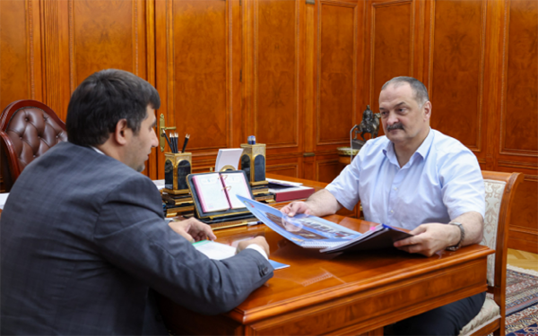 ДАГЕСТАН. Глава Дагестана провел встречу сновым главой Буйнакского района