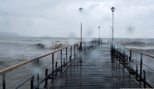 КРАСНОДАР. Из-за шторма власти Анапы закрыли пляжи