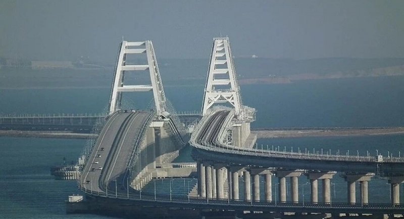 КРЫМ. Американская компания Maxar показала спутниковые снимки с поврежденным Крымским мостом