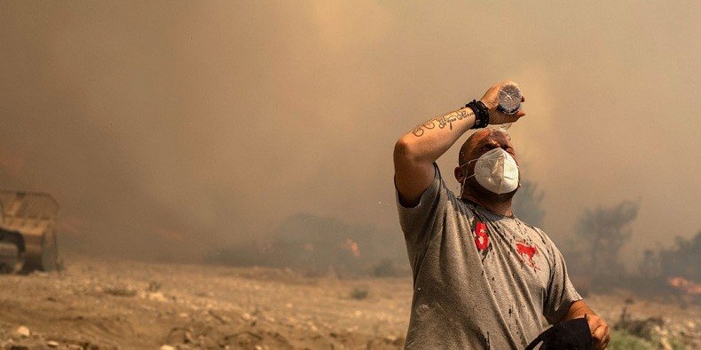 Жертвами лесных пожаров в странах Средиземноморья стали более 40 человек