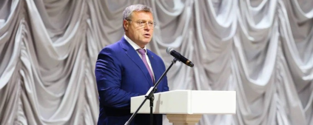 АСТРАХАНЬ. Астраханский губернатор пообещал учителям региона премию в честь начала учебного года