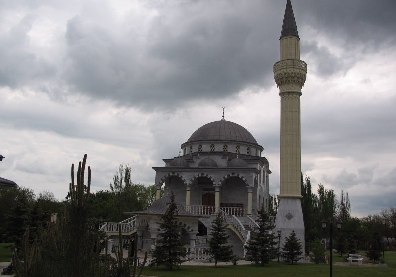 ЧЕЧНЯ. Чеченская делегация посетила реконструируемую мечеть в Мариуполе
