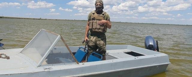 КРЫМ. Пенсионер из Керчи подарил бойцам в зоне СВО собственную лодку