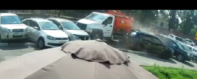 РОСТОВ. Под Ростовом водитель автомобиля дорожных служб потерял сознание и устроил массовое ДТП