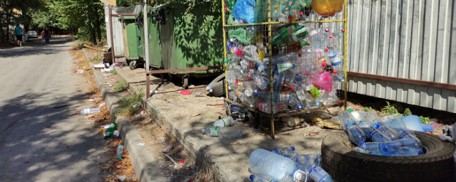РОСТОВ. В Ростове переполнились сетки для сбора пластиковых бутылок