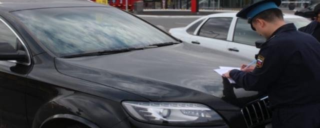 ВОЛГОГРАД. В Волгограде должник на BMW пытался сбить судебных приставов, арестовавших его автомобиль