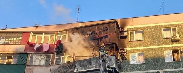 АДЫГЕЯ. В Майкопе из горящей 9-этажки эвакуировали 60 жильцов
