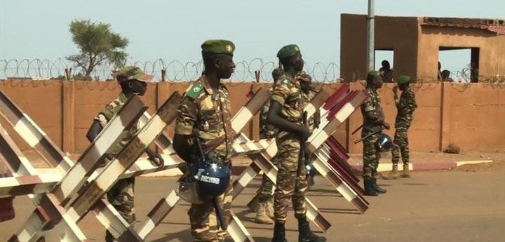 Франция отозвала весь персонал посольства в Нигере