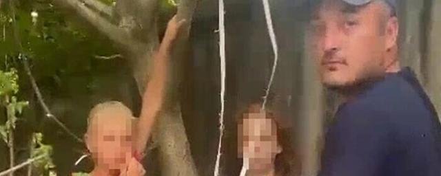 КРАСНОДАР. Полиция Кубани задержала мужчину, который увёл двух несовершеннолетних девочек за гараж