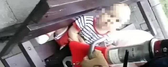 КРАСНОДАР. В Сочи спасатели освободили ребенка, застрявшего в скамейке