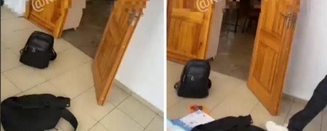РОСТОВ. Учитель кубанской школы вышвырнула из класса портфели учеников, которые вошли без спроса