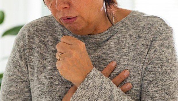 Сильный приступ кашля довел 32-летнюю китаянку до перелома ребер